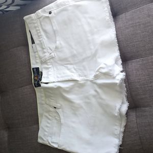 Lucky brand white shorts sz 10/30 .in perfect condition.
